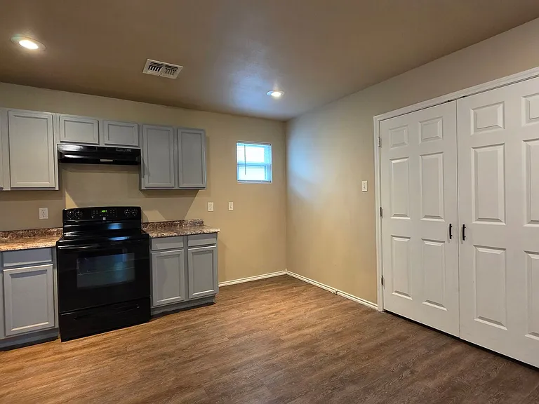 503 E Rice St — Photo 5
