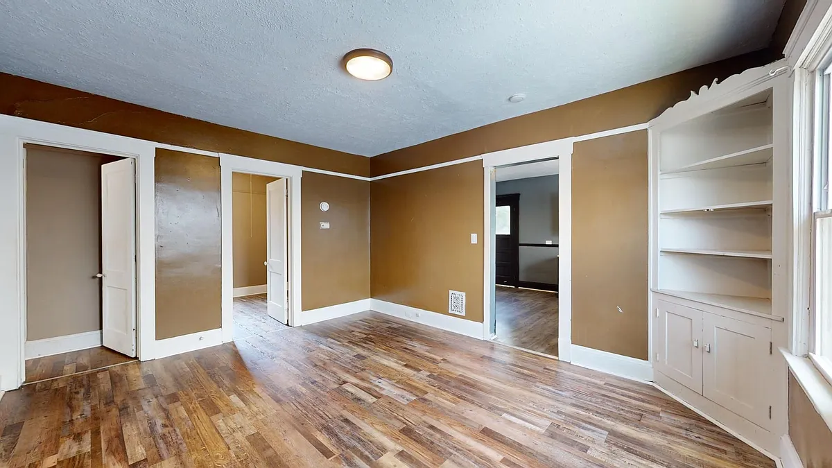 Building Photo - 4104 Clybourne Ave