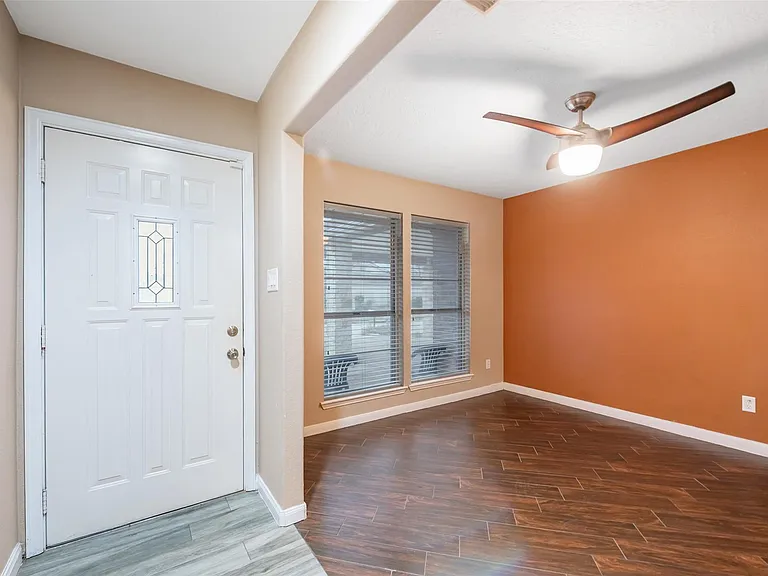 123 Ballantrae Ln — Photo 3