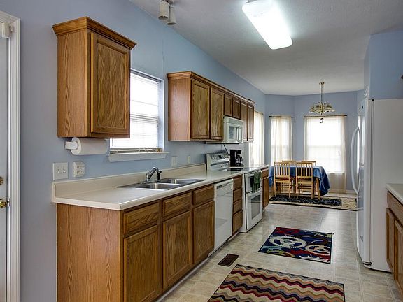 4th image of 2324 Broadview Dr