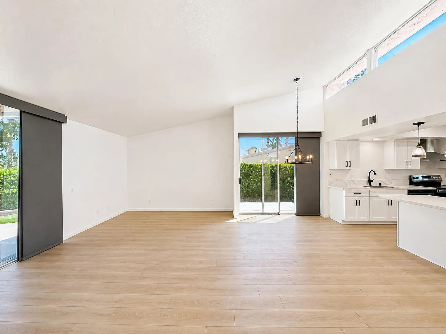 2 bed, 1214 sqft, $2,600 — Photo 1