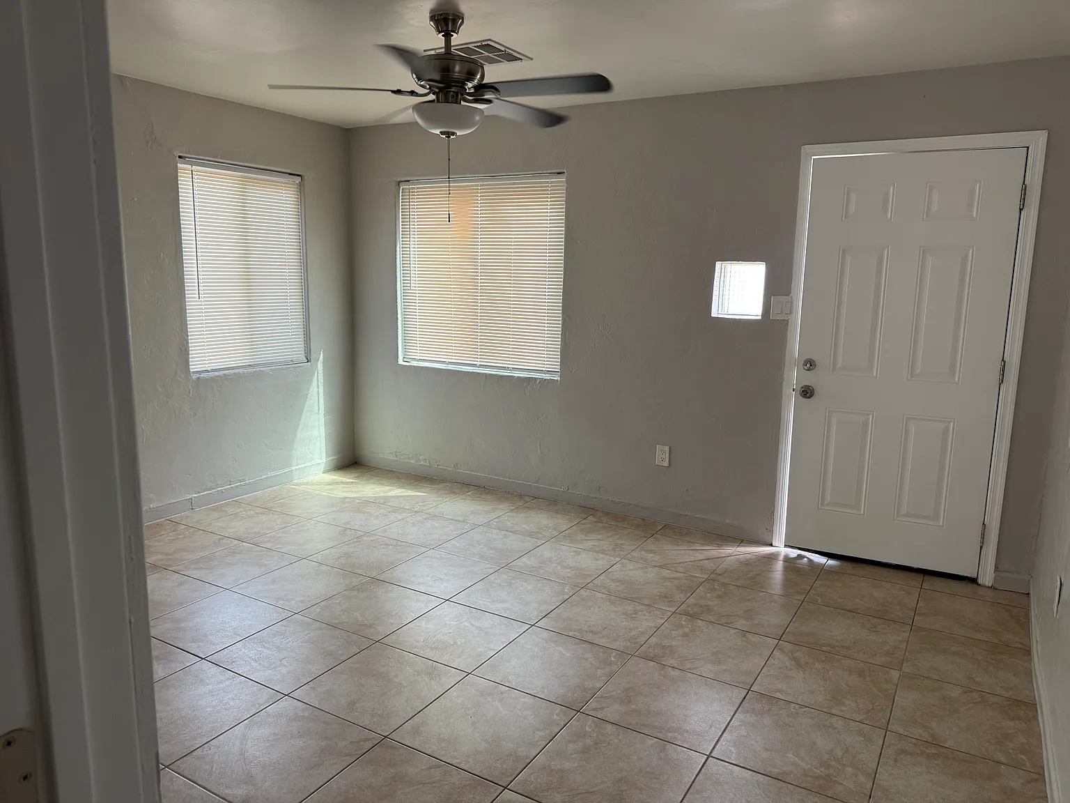1 bed, 750 sqft, $995 — Photo 3