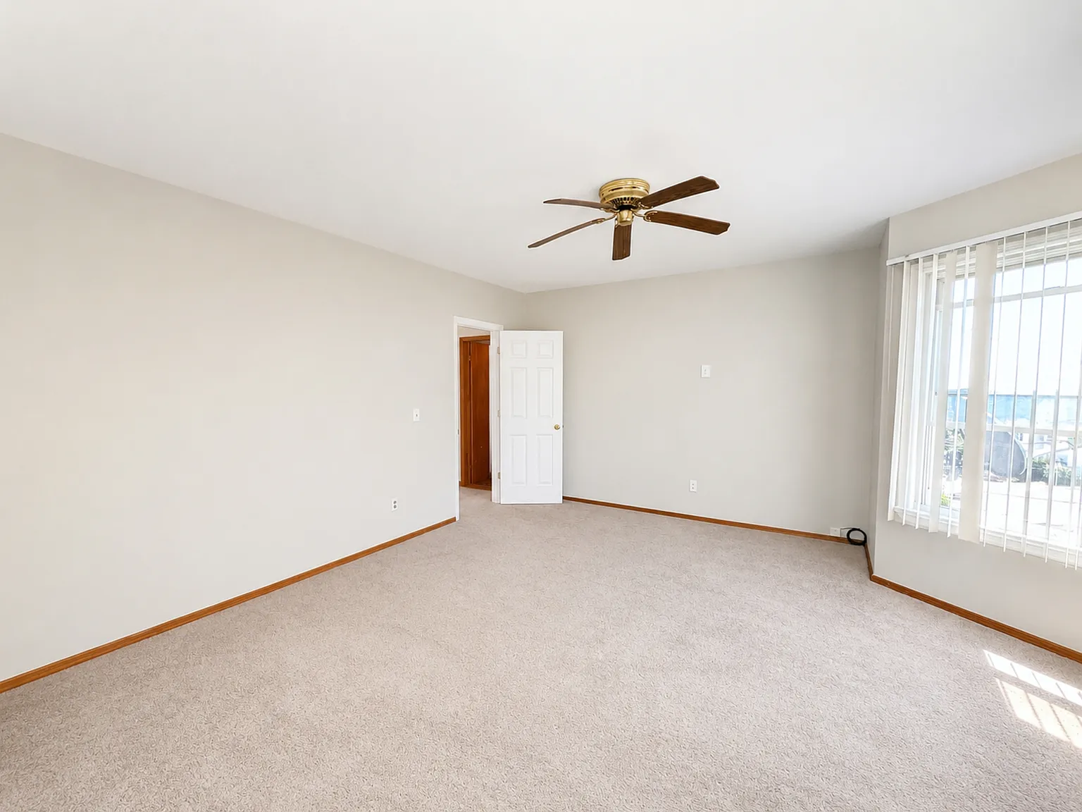 4 bed, 1900 sqft, $3,800 — Photo 4