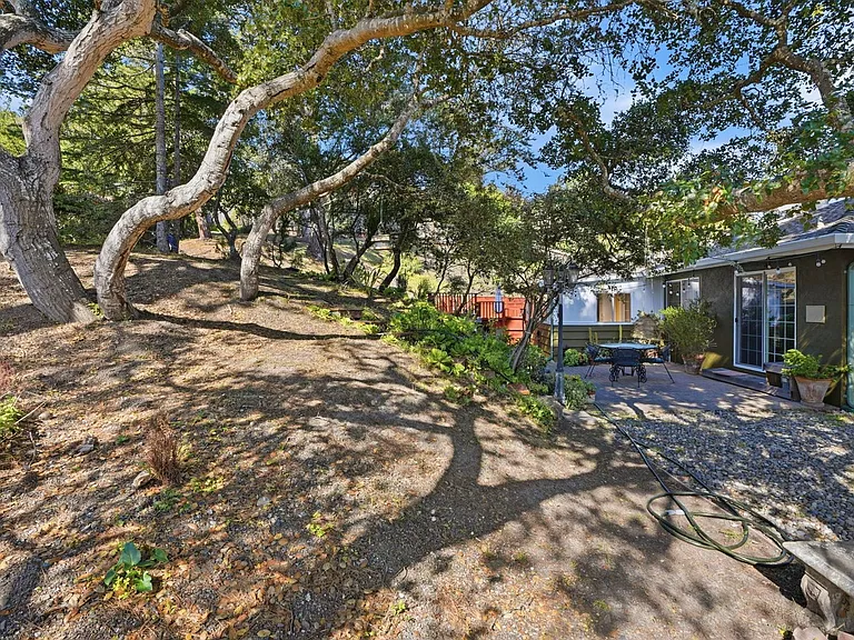 241 Soledad Dr — Photo 40