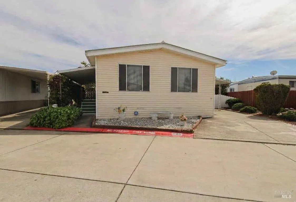 139 Segovia Court photo 1