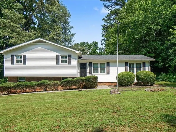 1272 Oakwoods Dr, Woodstock, GA 30188