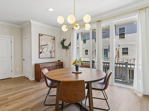 5th image of 283 Willis St