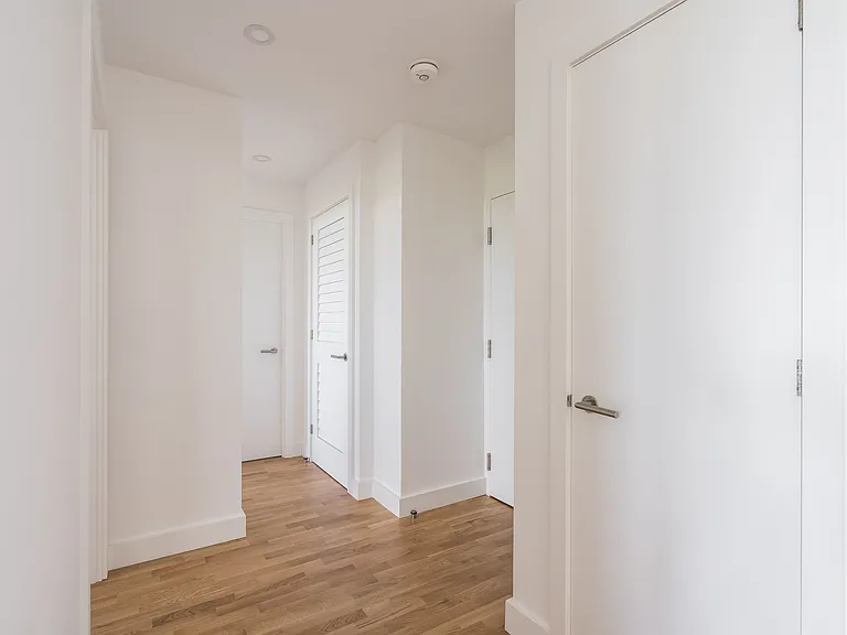 230 Oak St — Photo 49