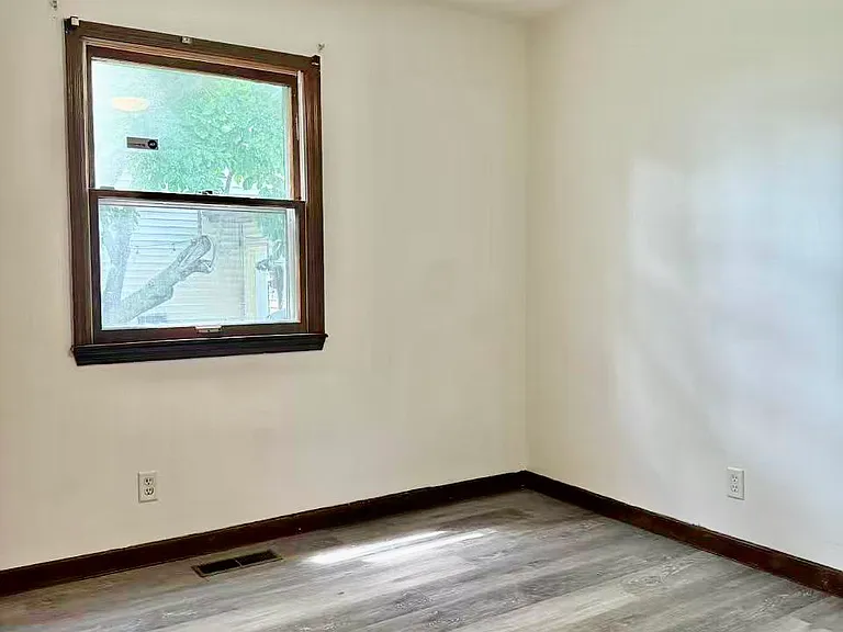 1814 Stratford Dr — Photo 5