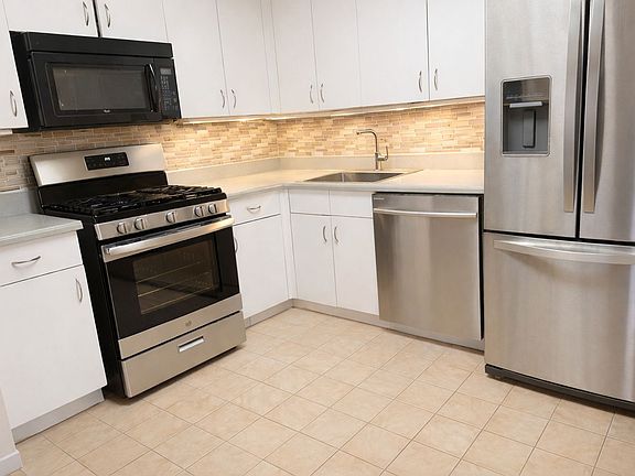 4th image of 45 River Dr S APT 2312