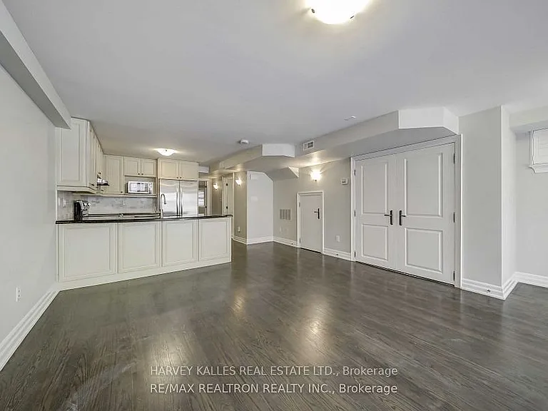 384 Spadina Rd #LOWER — Photo 3