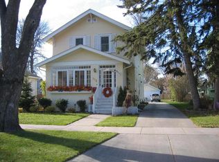 912 Cottonwood St, Grand Forks, ND 58201