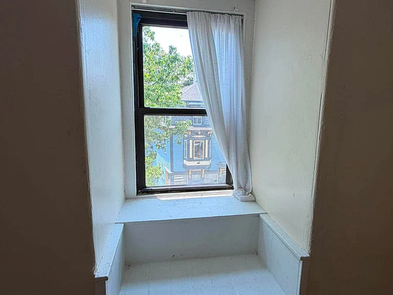 179.5 Harvard St #3-5 — Photo 32