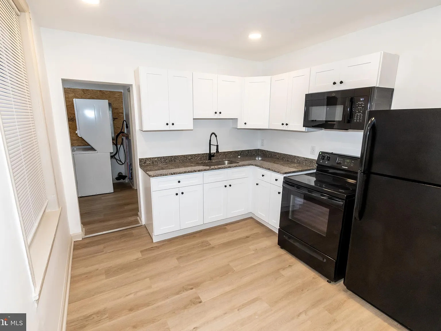 2 bed, 1923 sqft, $1,400 — Photo 2