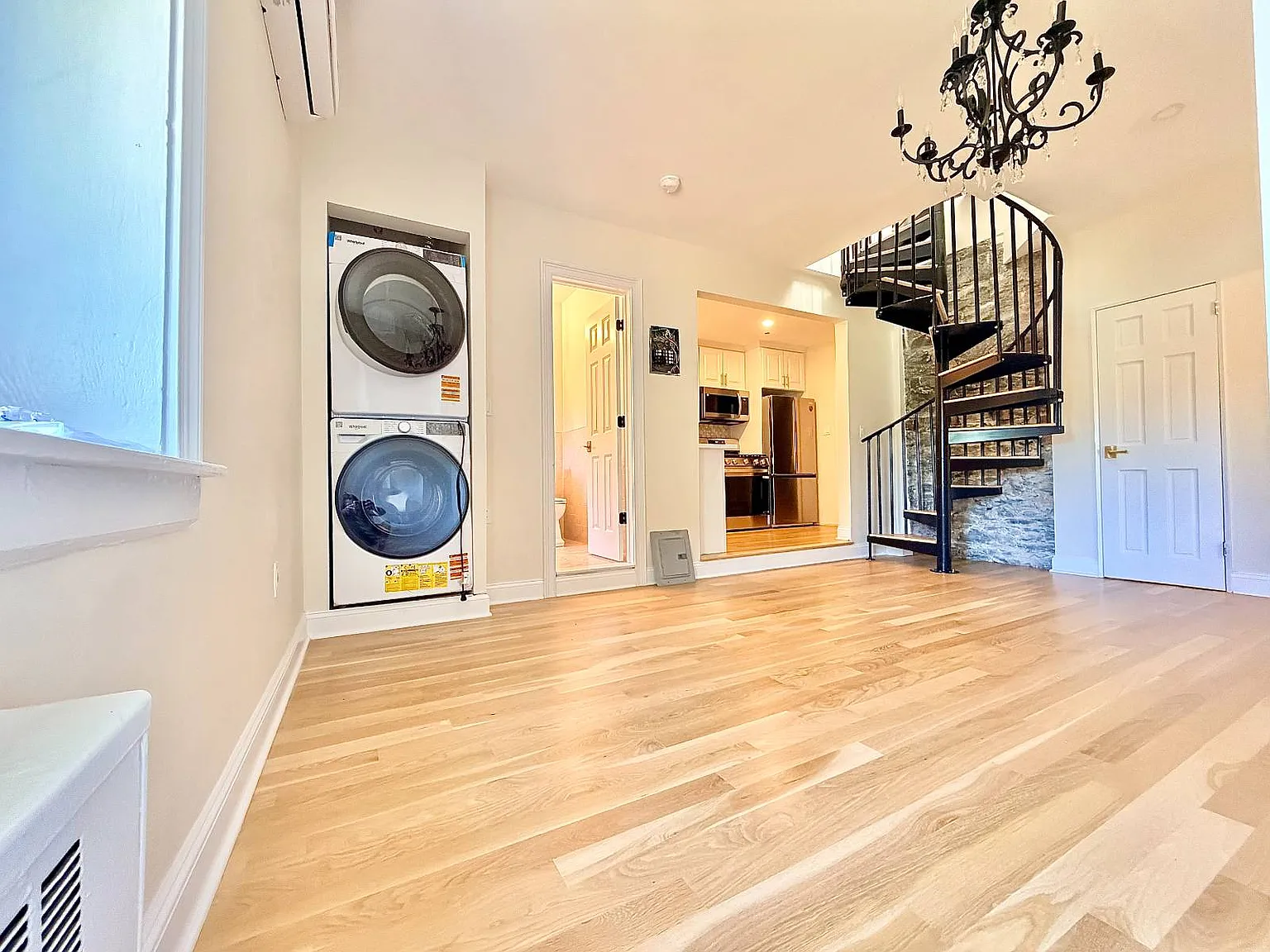 1 bed, 1.0 bath, $3,500 — Photo 4