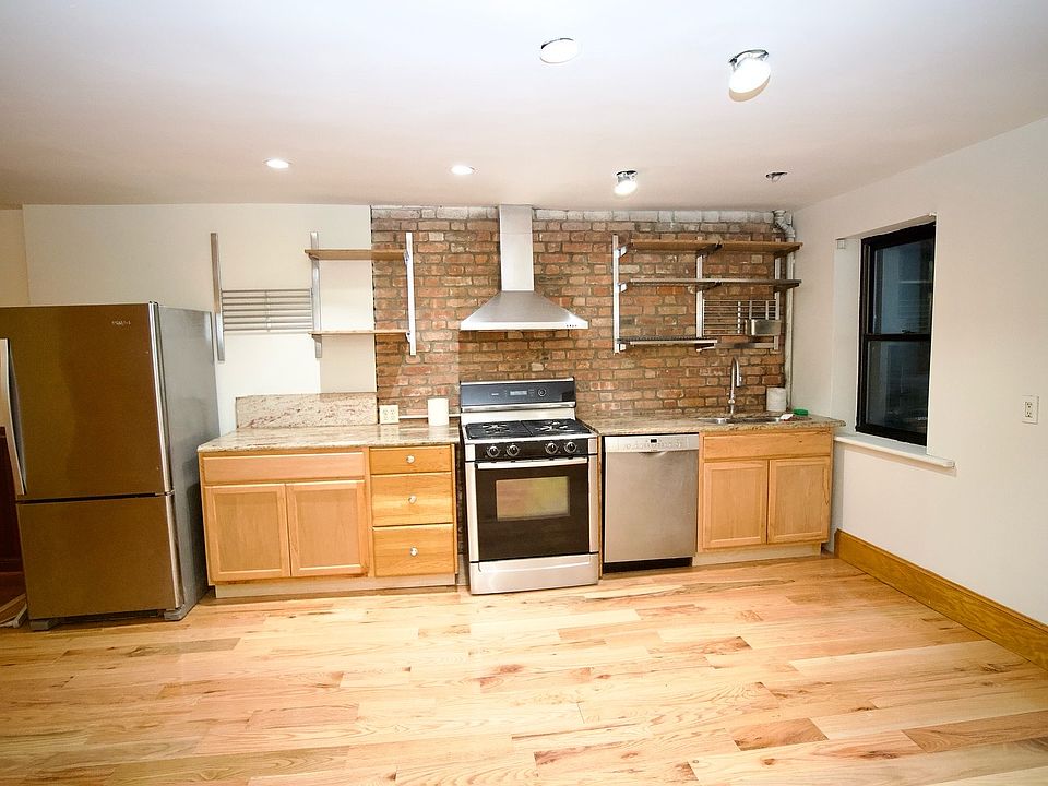1st image of 414 Bainbridge St #1