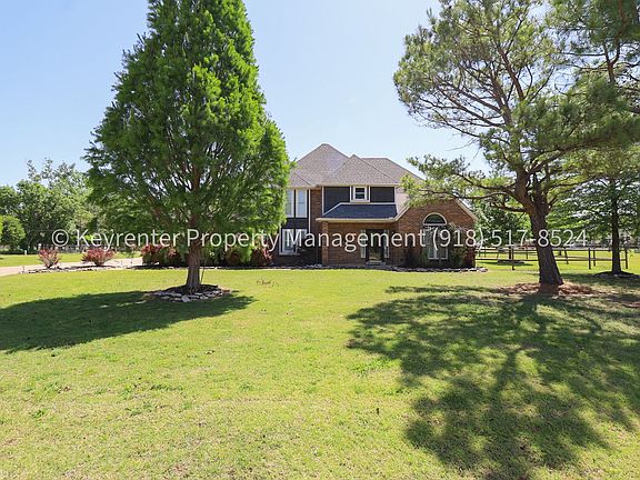 2nd image of 15641 E 85th Pl N