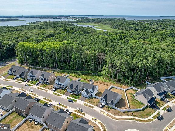 4th image of 133 Perrys Retreat Blvd