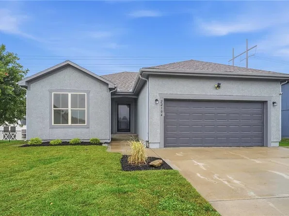 22104 Crystal Ave, Peculiar, MO 64078