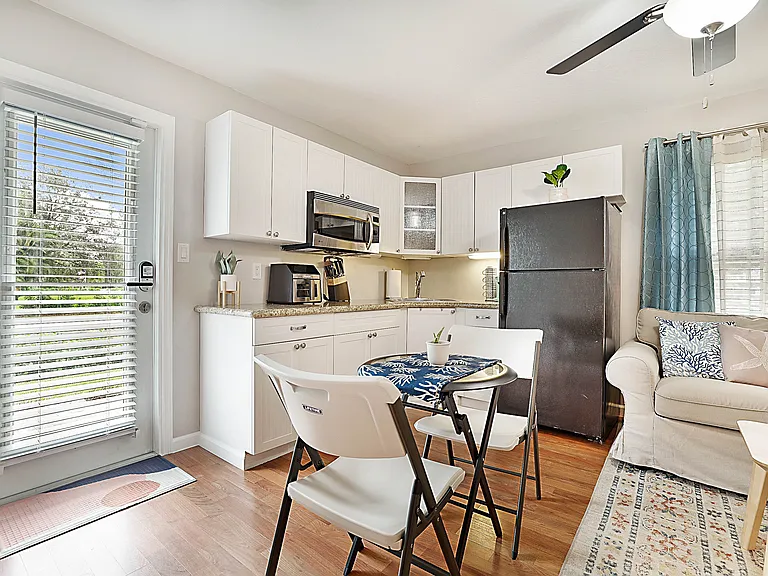 11545 Sunset Blvd — Photo 4