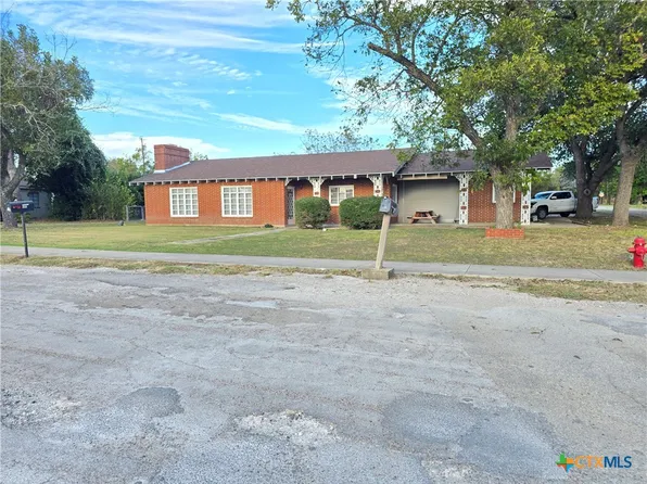 303 Brewster Ave, Florence, TX 76527