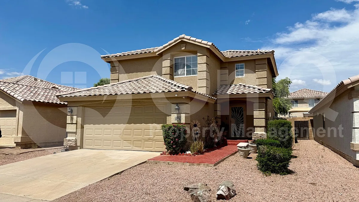 3 bed, 2.5 bath, 1373 sqft, $2,300 — Photo 1