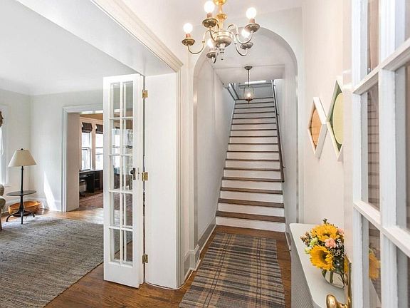 3rd image of 18 Twenty Clarendon Pl #1