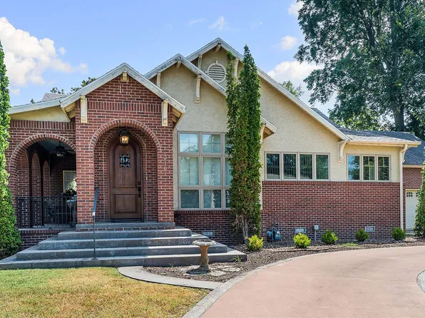 210 NW F St, Bentonville, AR 72712