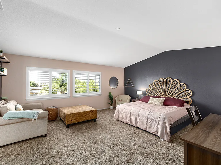Master Bed (Upstairs)