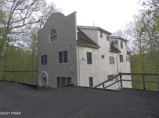 1015 Hampstead Rd, Bushkill, PA 18324