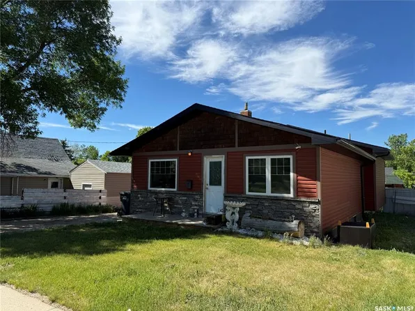 103 4th AVENUE SE, Weyburn, SK S4H 1X7