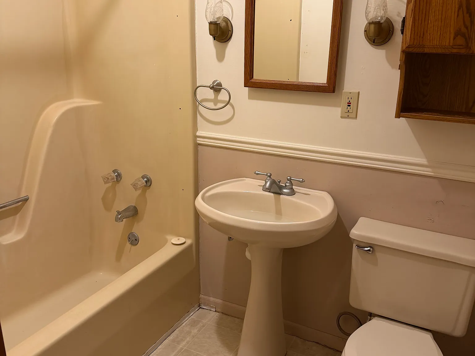 2 bed, 800 sqft, $1,049 — Photo 3