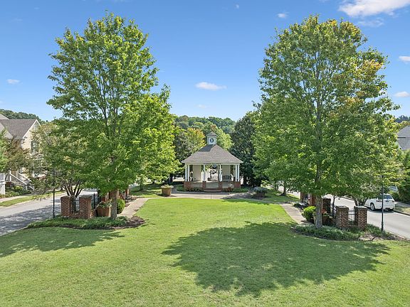2nd image of 2422 Anson Ln