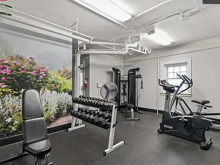 2015 NW Flanders St #304 — Photo 17