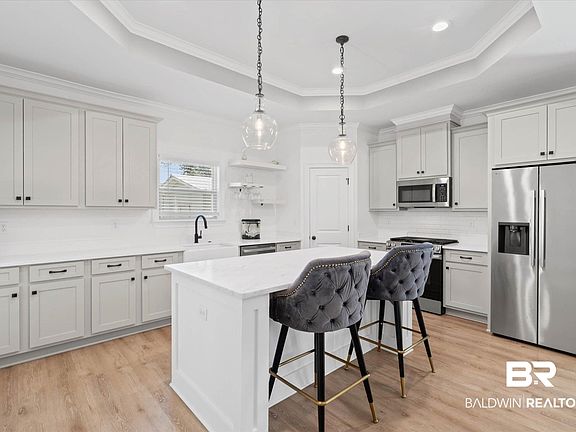 5th image of 556 Shady Oak Dr