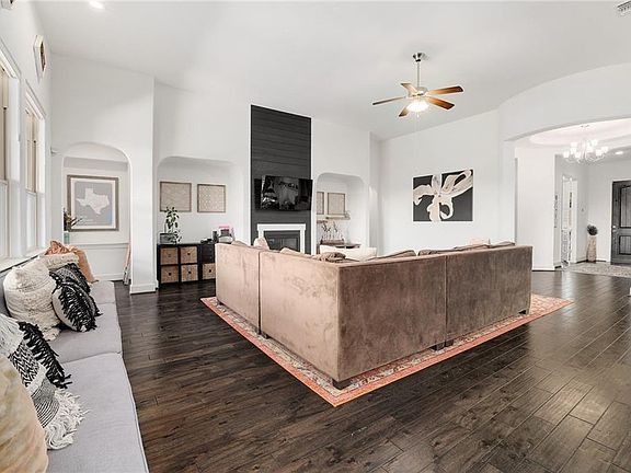 2nd image of 3118 Paseo De Charros