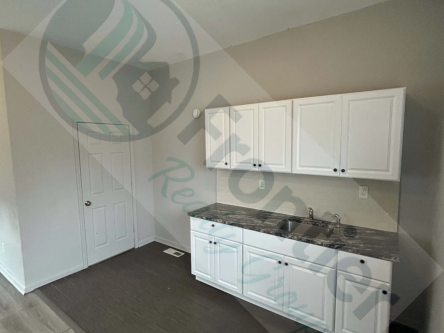 Studio, 300 sqft, $750 — Photo 1