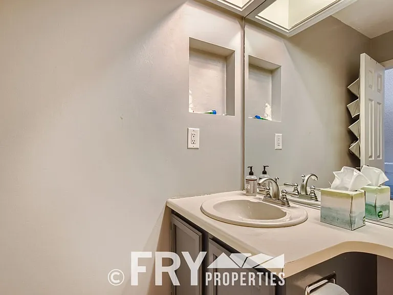 8523 Union Cir — Photo 21