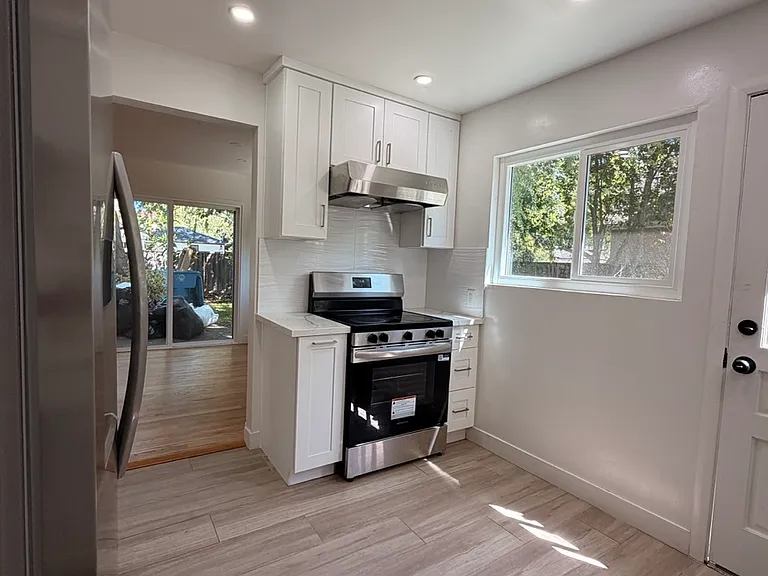 3001 Ross Rd — Photo 3