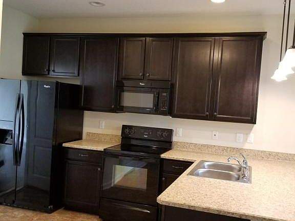 3rd image of 2738 Hollybrook Ln