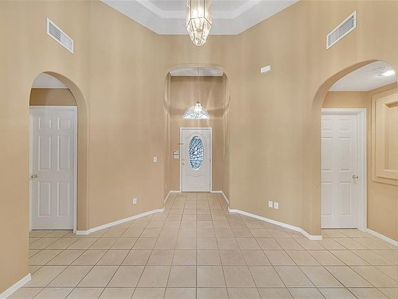4th image of 652 Country Oaks Dr