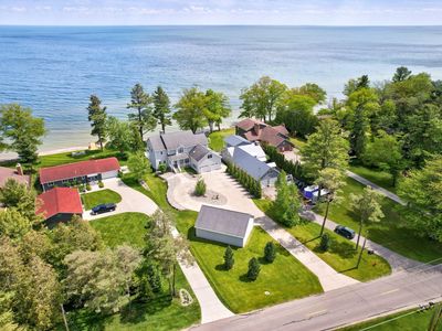 1147 N Bay Dr, Tawas City, MI, 48763