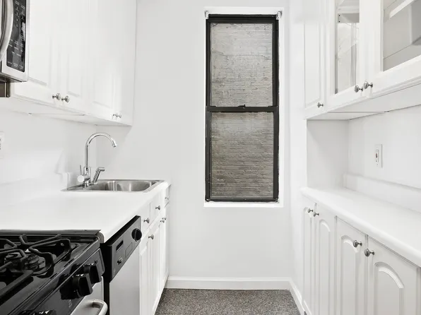 142 East 49th Street image 4 of 6