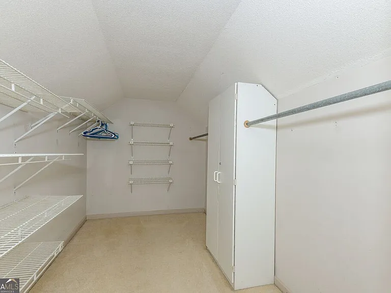 10315 Crescent Ridge Dr — Photo 18