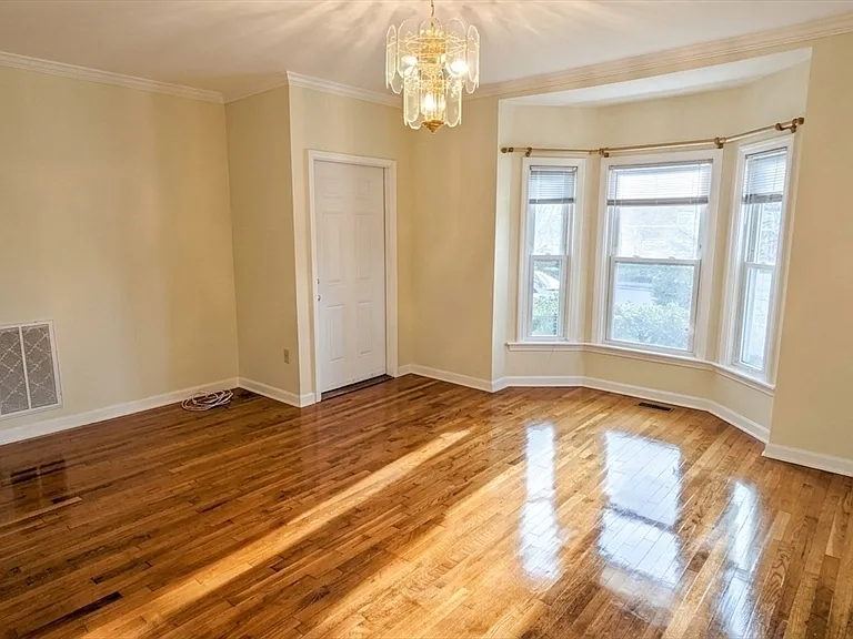 1084 Chestnut St #1 — Photo 3