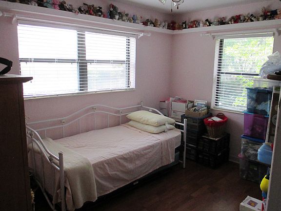 3rd image of 3712 Corrine Dr