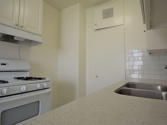 3rd image of 721 N Hollywood Way #202