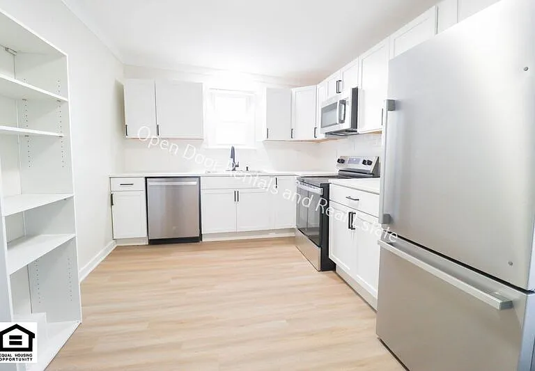 2323 Fox Ave — Photo 3