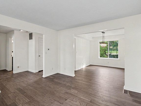 3rd image of 643 Elyse Way