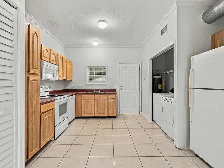 114 Cedar St #6 — Photo 7